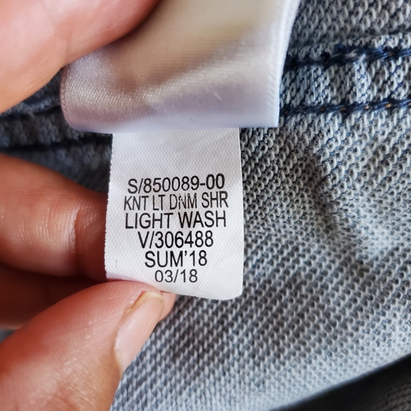 Gap kids light washed shirt size Medium. - Picture 7 of 7